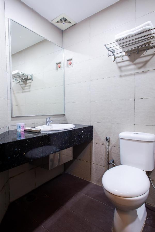 Hotel 101 Permas Jaya Johor Bahru Dış mekan fotoğraf